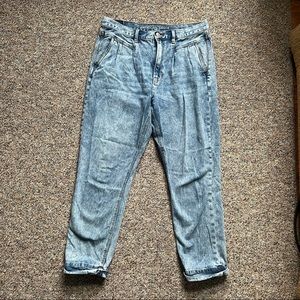 80’s Style High Waisted American Eagle Mom Jeans